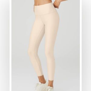 NWOT ALO YOGA 7/8 Airlift Legging, Macadamia Color